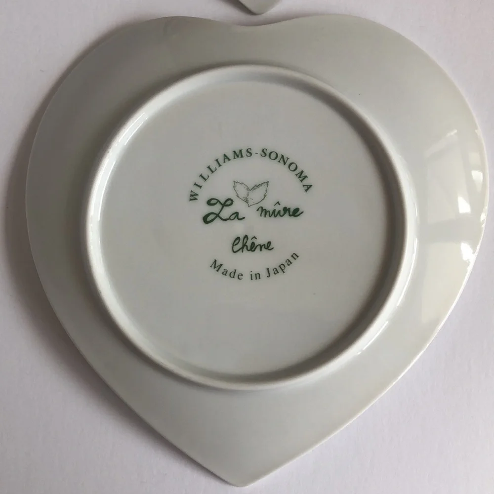 Williams Sonoma Heart Shaped Strawberry And Blackberry Dessert Plates